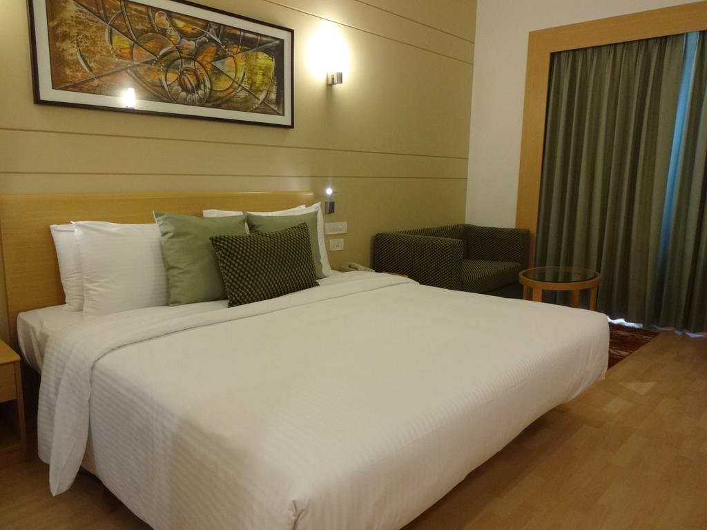 Lemon Tree Hotel, Gachibowli, Hyderabad Room photo